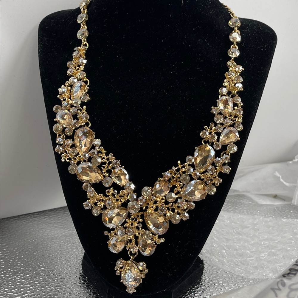 1.27.26-1 Romantic Encour Goldtone & Silvertone Crystal Necklace (8”+ 3” ext)